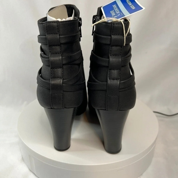 Women’s White Mountain Faux Suede Bootie - 9W - BLACK - NEW in Box - Picture 9 of 11